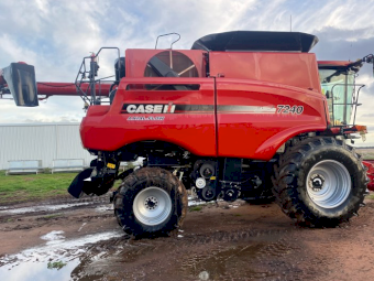 2017 Case IH 7240 Header with 2007 MacDon 40ft 2152 Draper Front