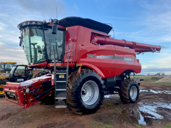 2017 Case IH 7240 Header with 2007 MacDon 40ft 2152 Draper Front