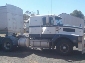 1996 International S Line Prime Mover with 1985 Muscat 32ft Aluminum Tipper