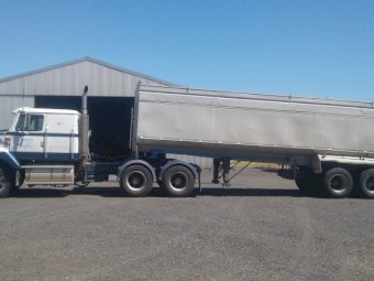 1996 International S Line Prime Mover with 1985 Muscat 32ft Aluminum Tipper