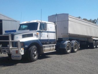 1996 International S Line Prime Mover with 1985 Muscat 32ft Aluminum Tipper
