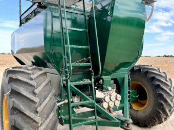 Simplicity 9000 lt Tow between Air Cart