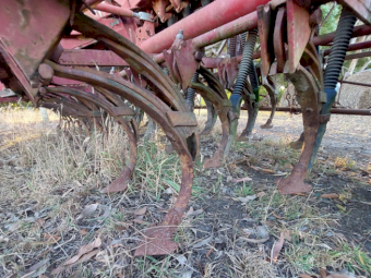 International 511 Combine