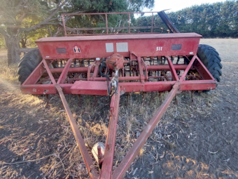 International 511 Combine