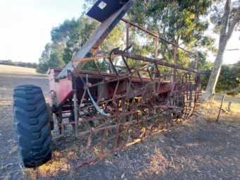 International 511 Combine