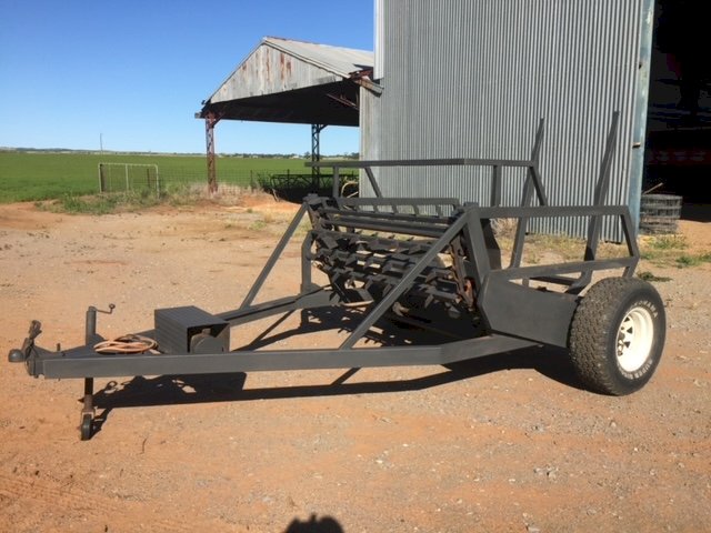 Hay Feed Cart - Round Bale | Farm Tender