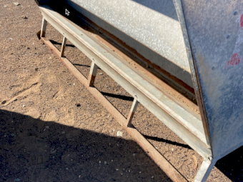 Paton 1 tonne Feeders x 2