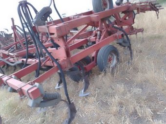 Case IH Chisel Cultivator Seeder
