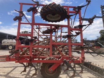 2002 Horwood Bagshaw Bar and 4000L Air Cart