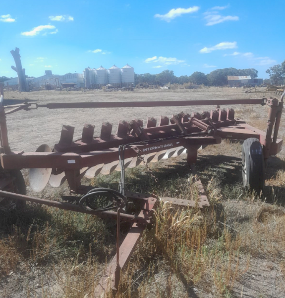 14 plate International Disc Plough