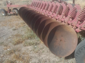 14 plate International Disc Plough