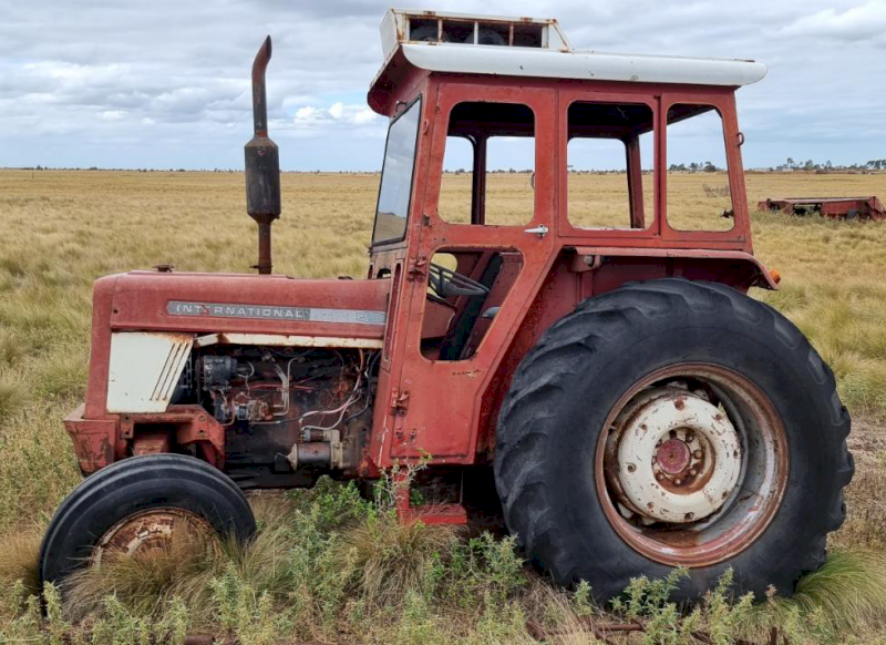 International 574 Tractor