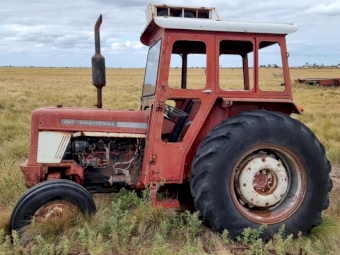 International 574 Tractor