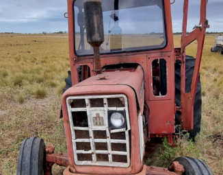 International 574 Tractor