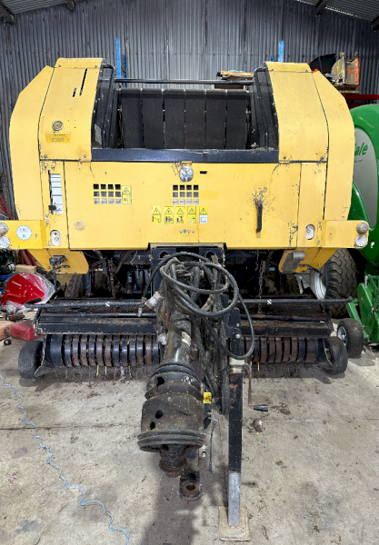 2009 New Holland BR7060 Super Feed Round Baler