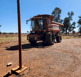 2015 Case IH 7140 Header with 2014 Case IH 3152 Front & Trailer