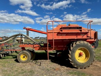 2000 Horwood Bagshaw Scaribar with 6000L Streamline Cart