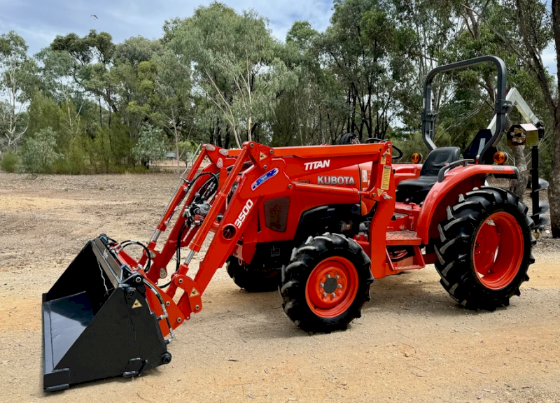 2018 Kubota L3200 Tractor with Loader