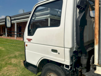 1994 Ford Trader 0811 Tray Truck with Stock Crate