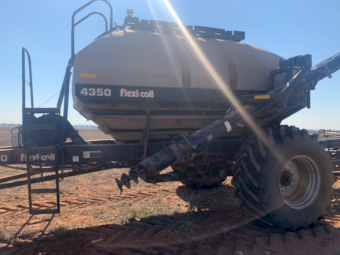 60ft Flexicoil 5700 Bar with Flexicoil 4350 Triple Bin