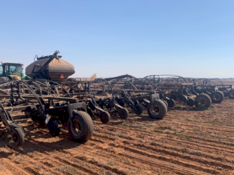 60ft Flexicoil 5700 Bar with Flexicoil 4350 Triple Bin