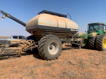 60ft Flexicoil 5700 Bar with Flexicoil 4350 Triple Bin