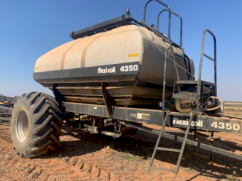 60ft Flexicoil 5700 Bar with Flexicoil 4350 Triple Bin