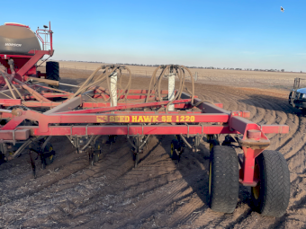 2008 Seed Hawk 1220 Bar and 2017 Horsch Air Cart