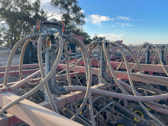 2008 Seed Hawk 1220 Bar and 2017 Horsch Air Cart