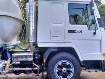 1998 Volvo FL12 Water Tanker