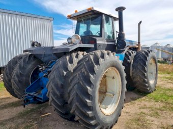 Ford Versatile 846 Tractor