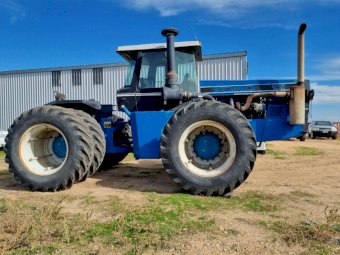 Ford Versatile 846 Tractor