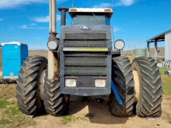 Ford Versatile 846 Tractor