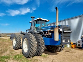 Ford Versatile 846 Tractor