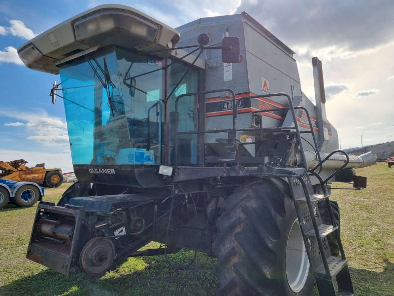 1992 Gleaner R62 with 30ft Front