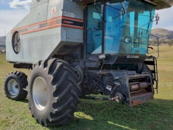 1992 Gleaner R62 with 30ft Front | Farm Tender