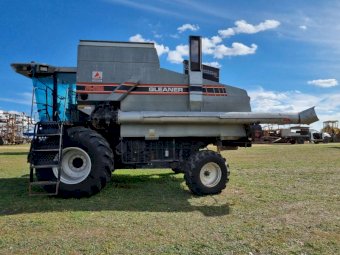 1992 Gleaner R62 with 30ft Front | Farm Tender