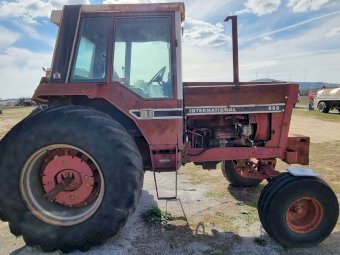 International 886 Tractor | Farm Tender