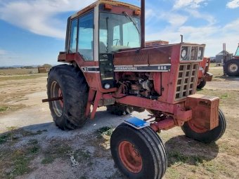 International 886 Tractor
