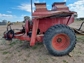 International 5700 Air Seeder with John Deere 33ft TerraMaster