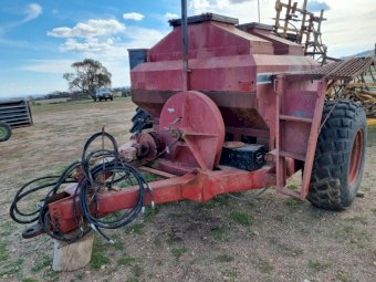 International 5700 Air Seeder with John Deere 33ft TerraMaster