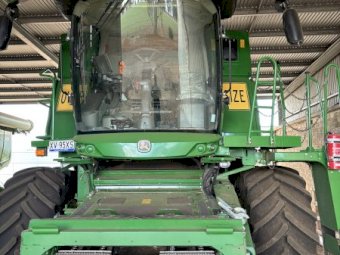 2021 John Deere S780 Header   2017 Macdon fd75 Draper and trailer