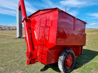 100 Bag Lick Feeder Trailer