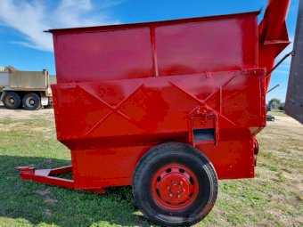 100 Bag Lick Feeder Trailer