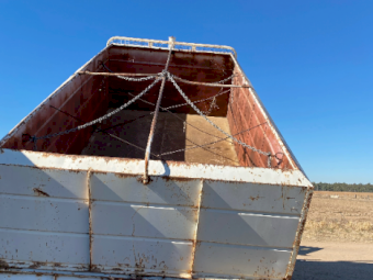 1980 International ACCO 1810B Tipper Truck