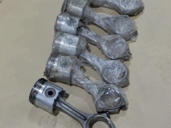 John Deere Pistons and Con Rods x 6