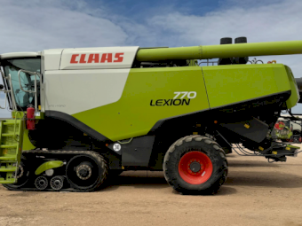 2013 Claas Lexion 770TT Header With MacDon FD70 45' Front