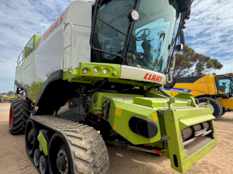 2013 Claas Lexion 770TT Header With MacDon FD70 45' Front