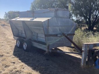 3 tonne close grain feeder