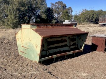 1 tonne train feeder